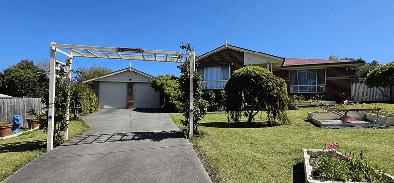 11 Morkham Crt, LAKES ENTRANCE, VIC 3909