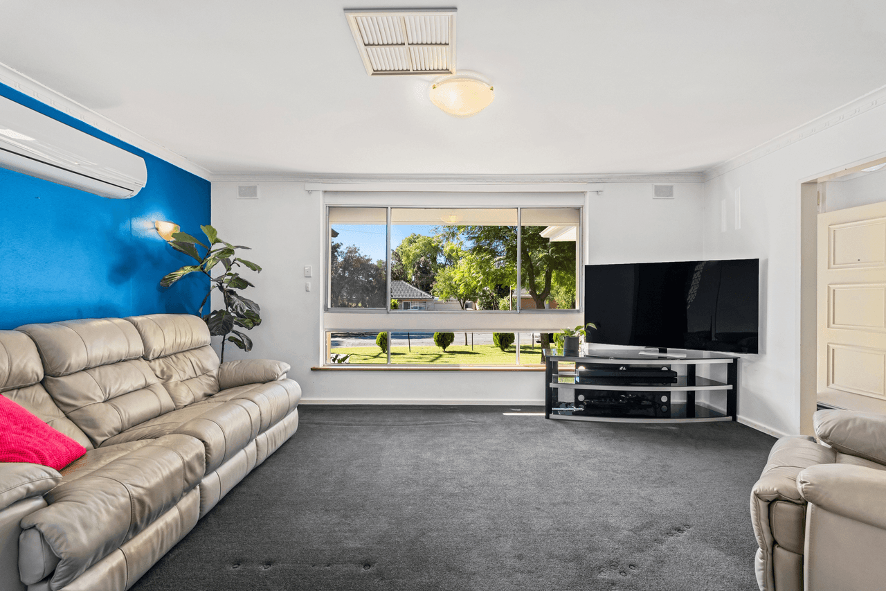 8 Cranborne Crescent, MORPHETT VALE, SA 5162