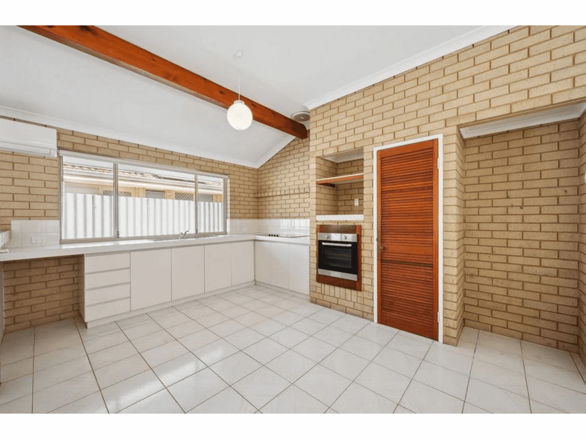 11 Pine Grove, Kardinya, WA 6163