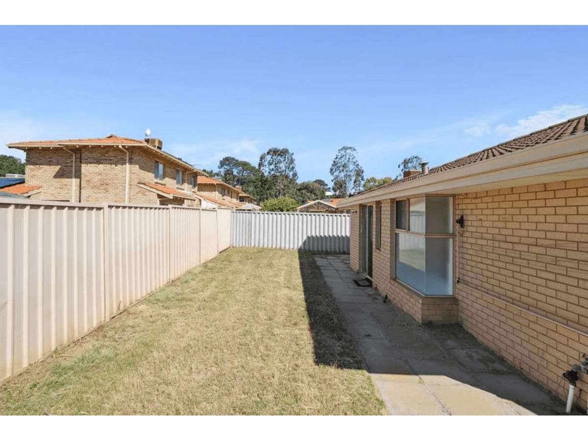 11 Pine Grove, Kardinya, WA 6163