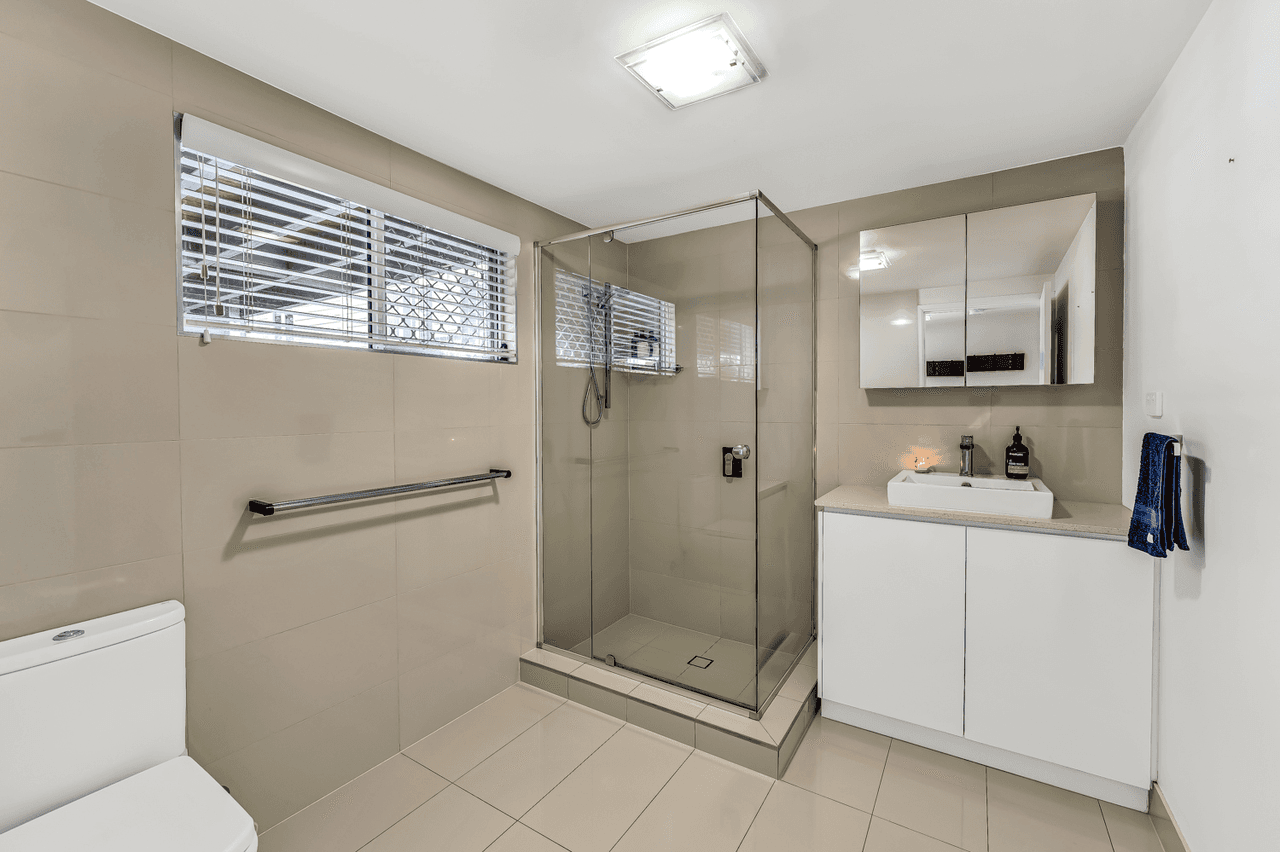 549 Cavendish Road, COORPAROO, QLD 4151