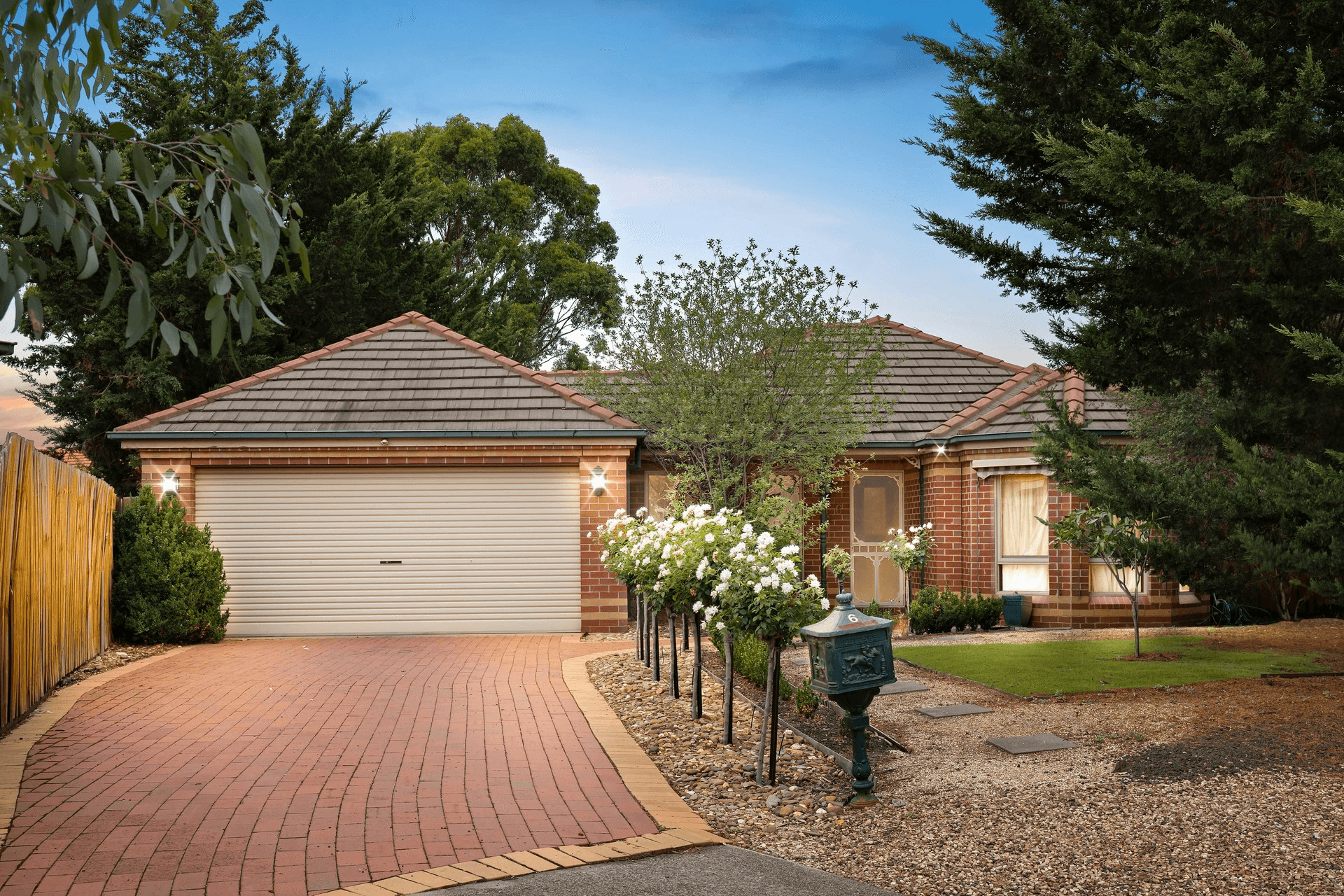 6 Tivoli Court, Taylors Lakes, VIC 3038