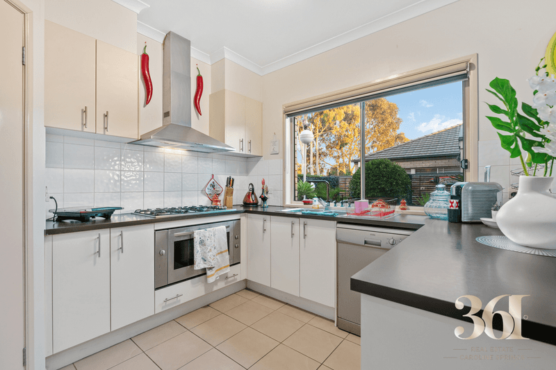 42 Cassan Way, CAROLINE SPRINGS, VIC 3023