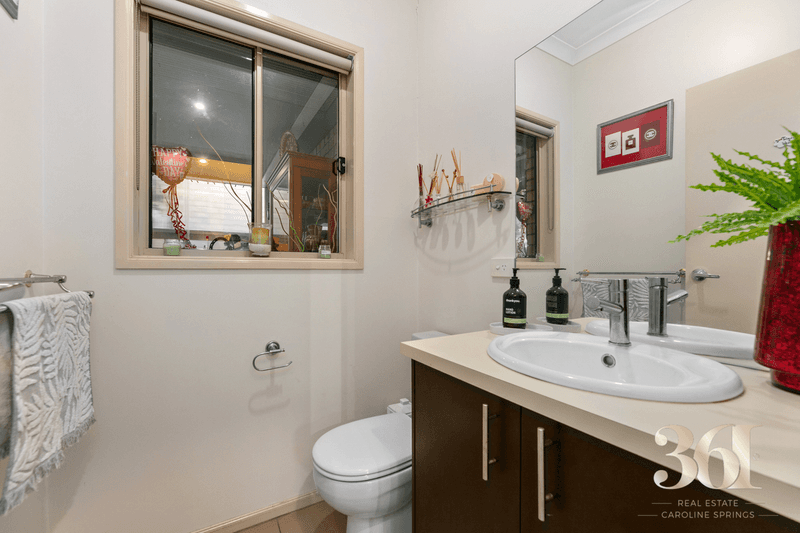 42 Cassan Way, CAROLINE SPRINGS, VIC 3023