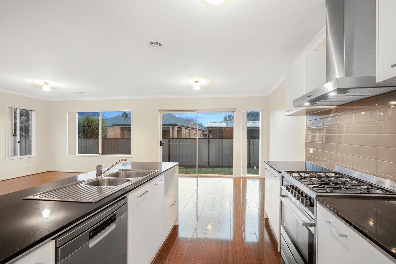 19 Tawleed Grove, CLYDE NORTH, VIC 3978