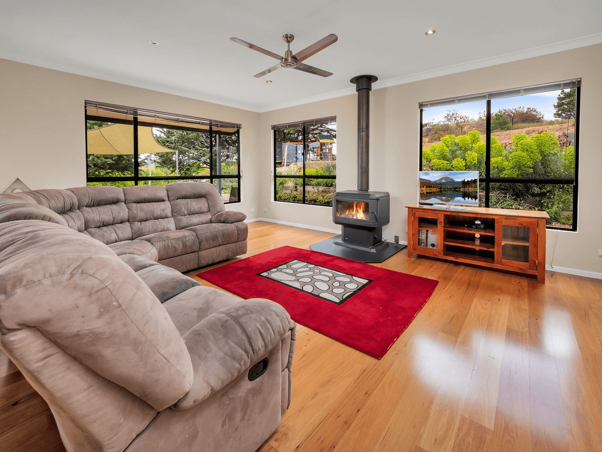 4 Campbell Street, Dalgety, NSW 2628