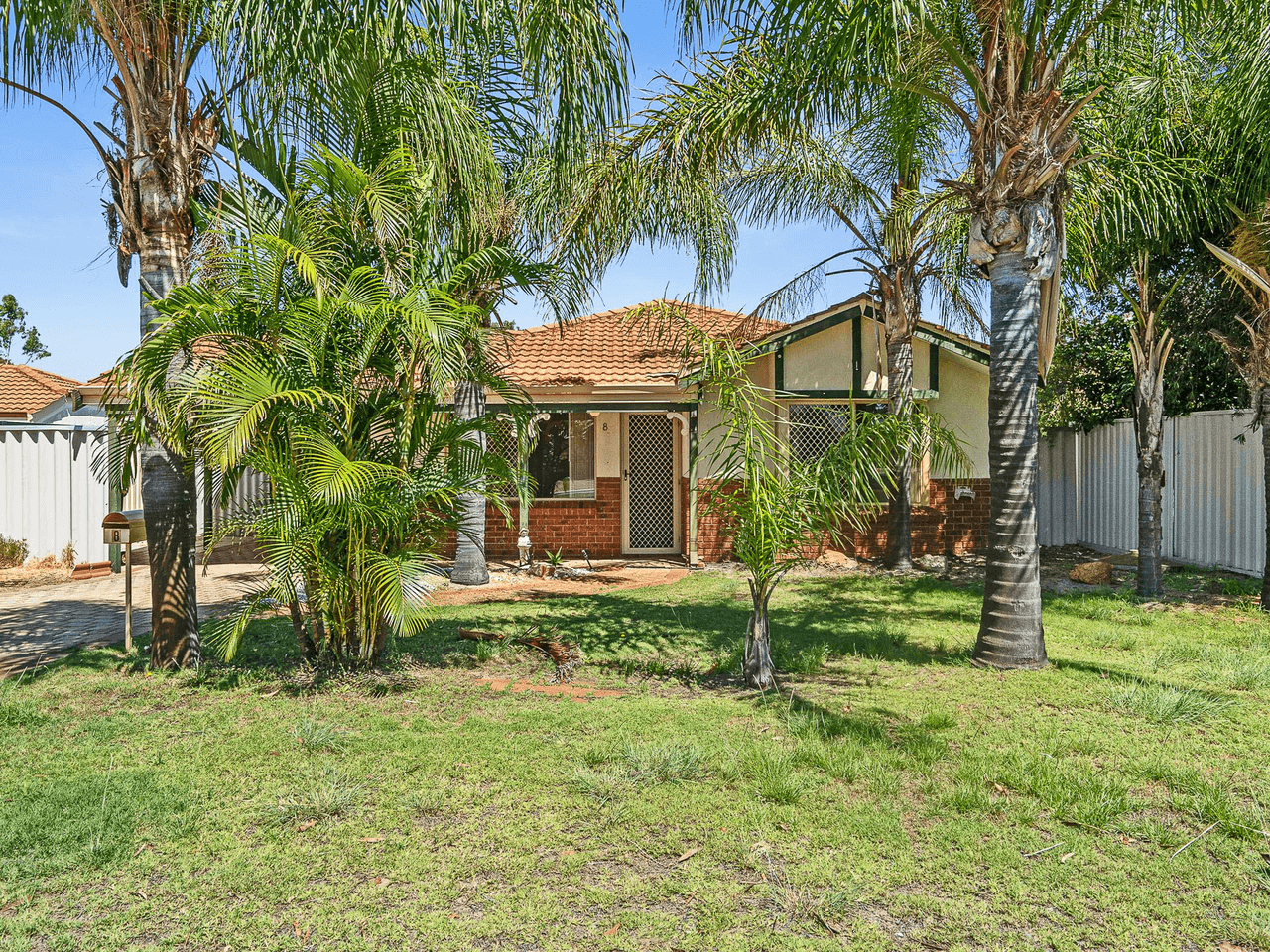 8 Snowdonia Court, BALLAJURA, WA 6066