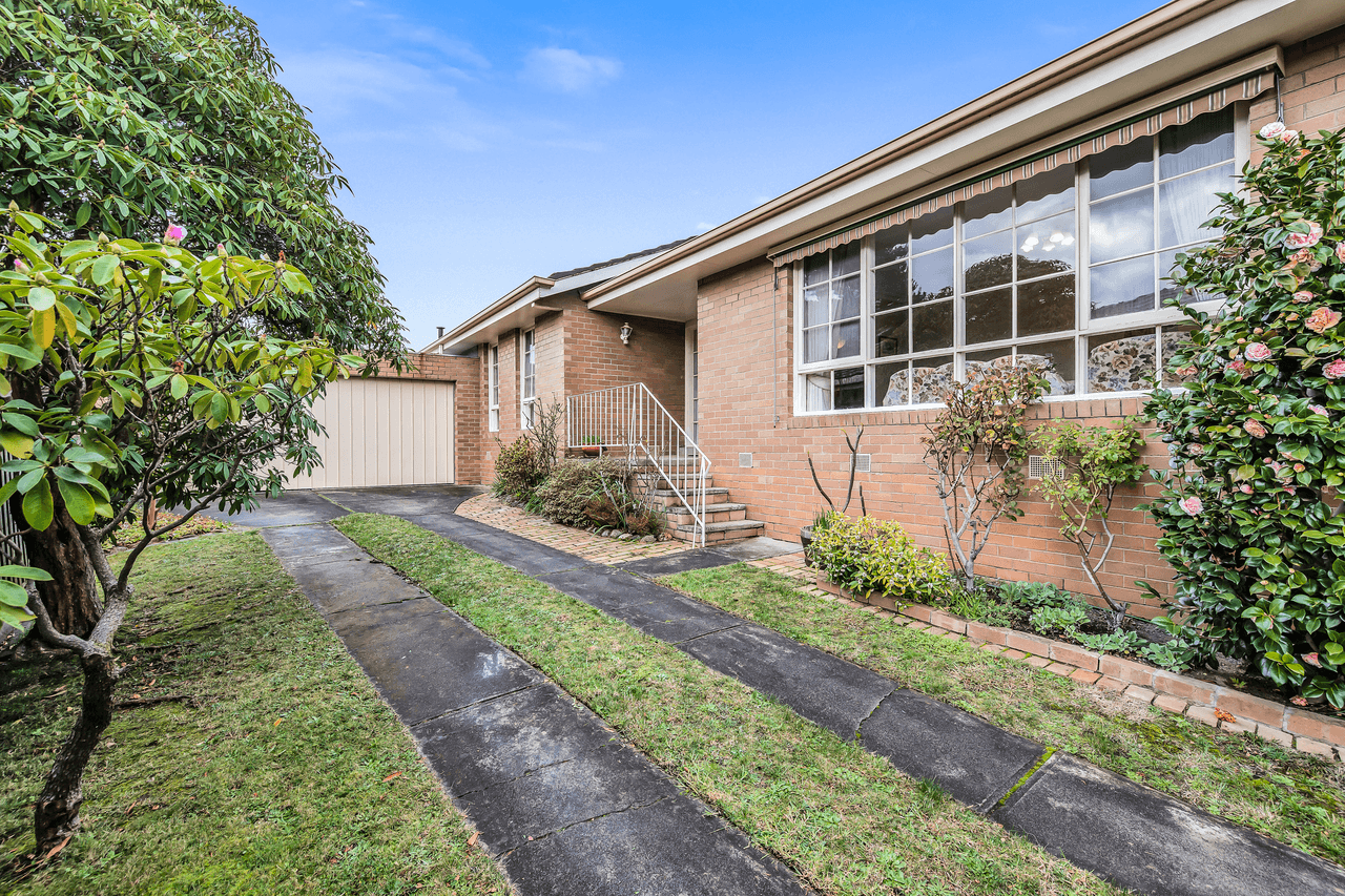 57 Benwerrin Drive, BURWOOD EAST, VIC 3151