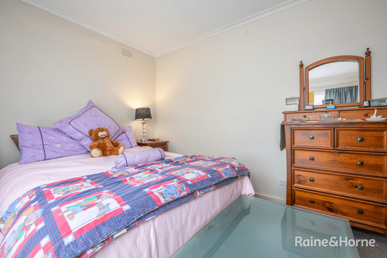 6 Flinders Street, SUNBURY, VIC 3429