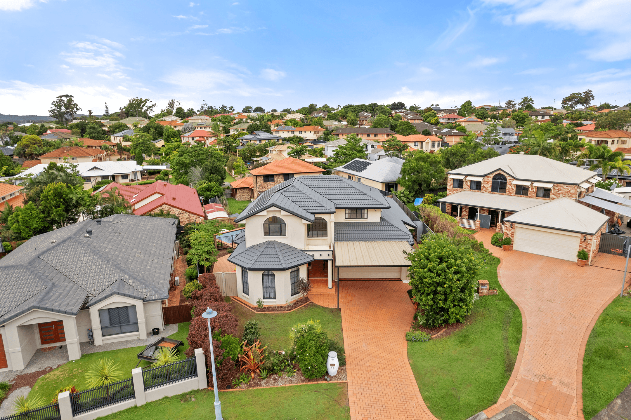 16 Staffordshire Close, WISHART, QLD 4122