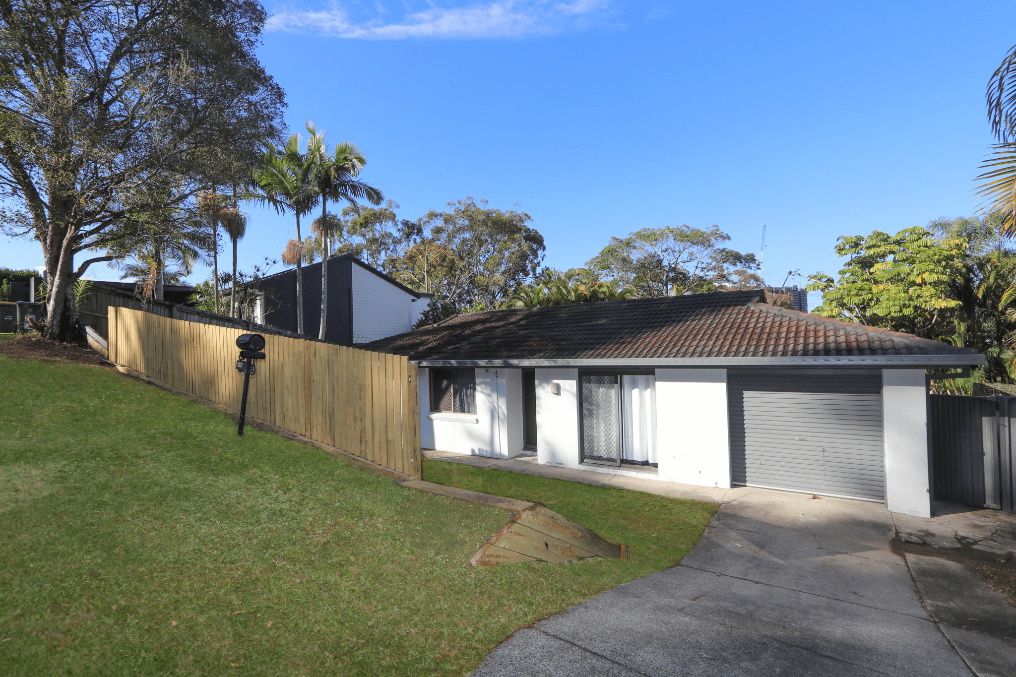 20 Milparinka Terrace, ASHMORE, QLD 4214