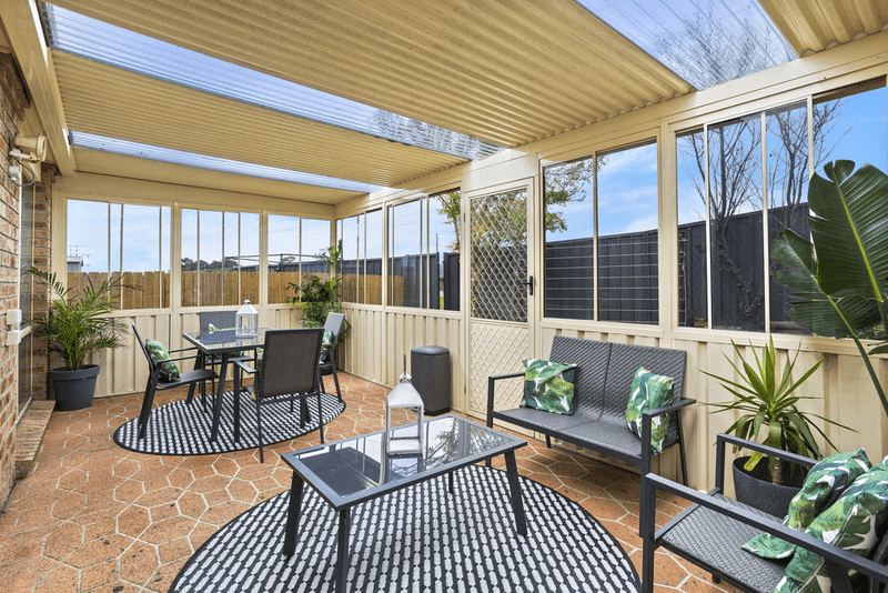 6/4 Macleay Place, ALBION PARK, NSW 2527