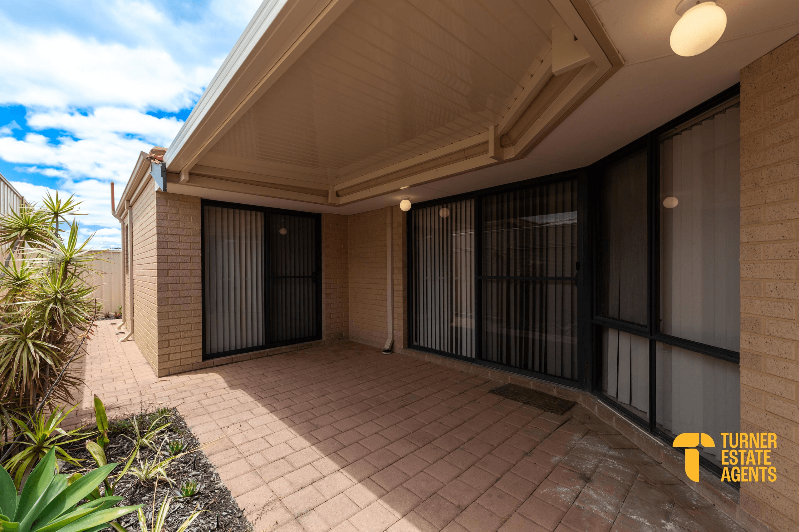 2/39 Tindal Avenue, YANGEBUP, WA 6164