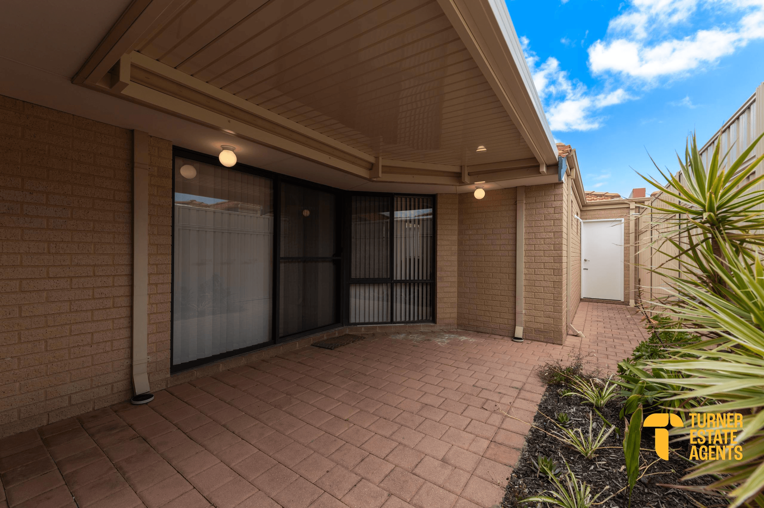 2/39 Tindal Avenue, YANGEBUP, WA 6164