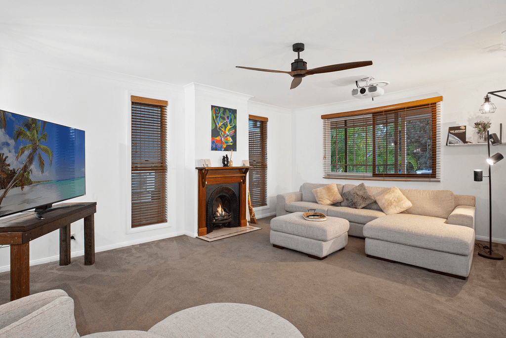 50 Lakedge Avenue, BERKELEY VALE, NSW 2261