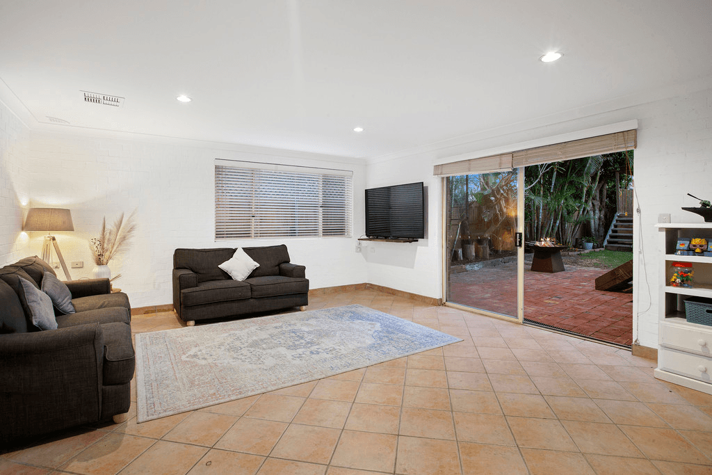 50 Lakedge Avenue, BERKELEY VALE, NSW 2261