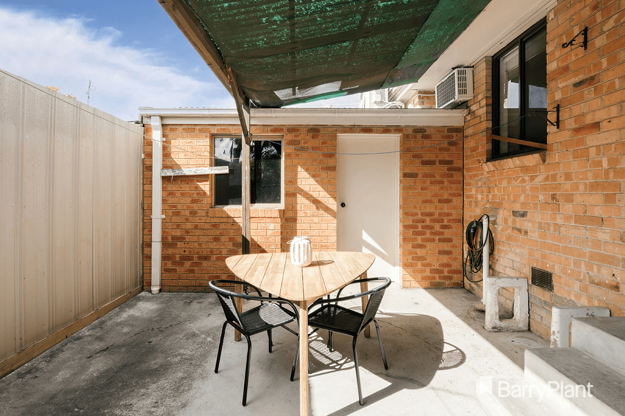 2 Charlton Crescent, Reservoir, VIC 3073