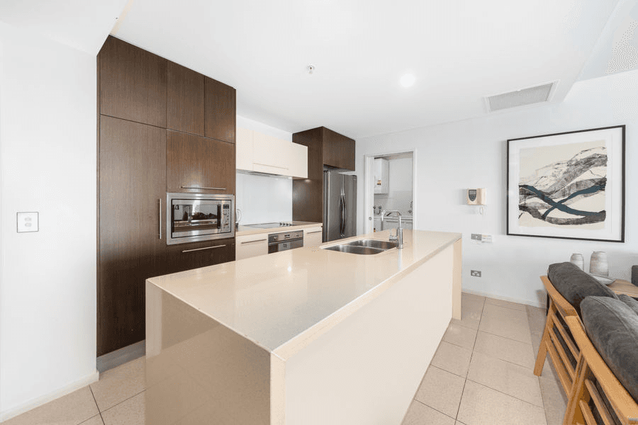 2302/89 Surf Parade, BROADBEACH, QLD 4218