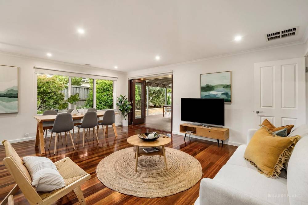 18 MOCKRIDGE STREET, WANTIRNA SOUTH, VIC 3152