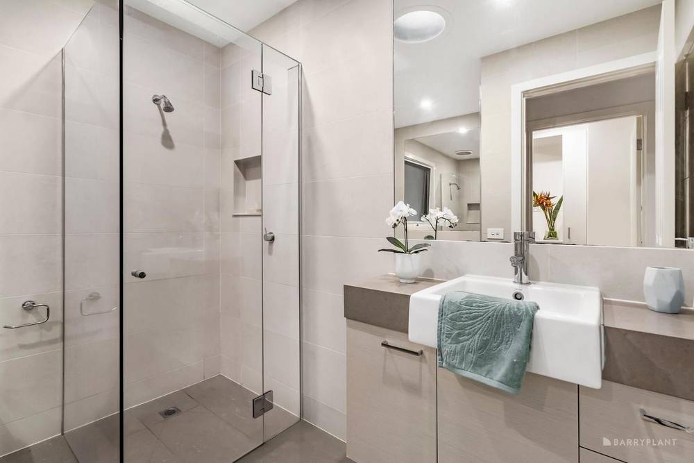 18 MOCKRIDGE STREET, WANTIRNA SOUTH, VIC 3152