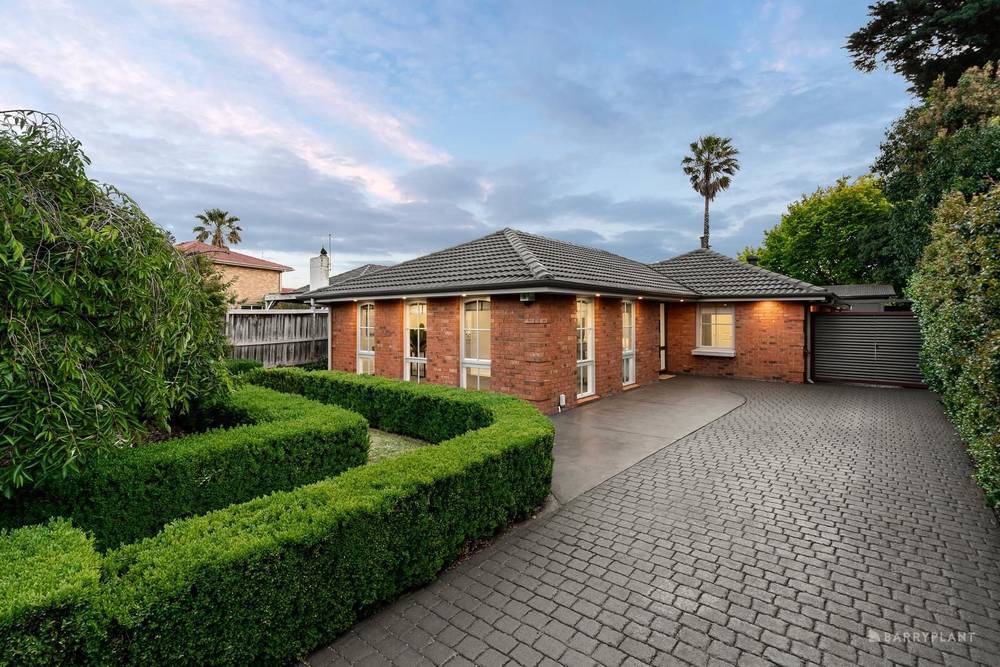 18 MOCKRIDGE STREET, WANTIRNA SOUTH, VIC 3152