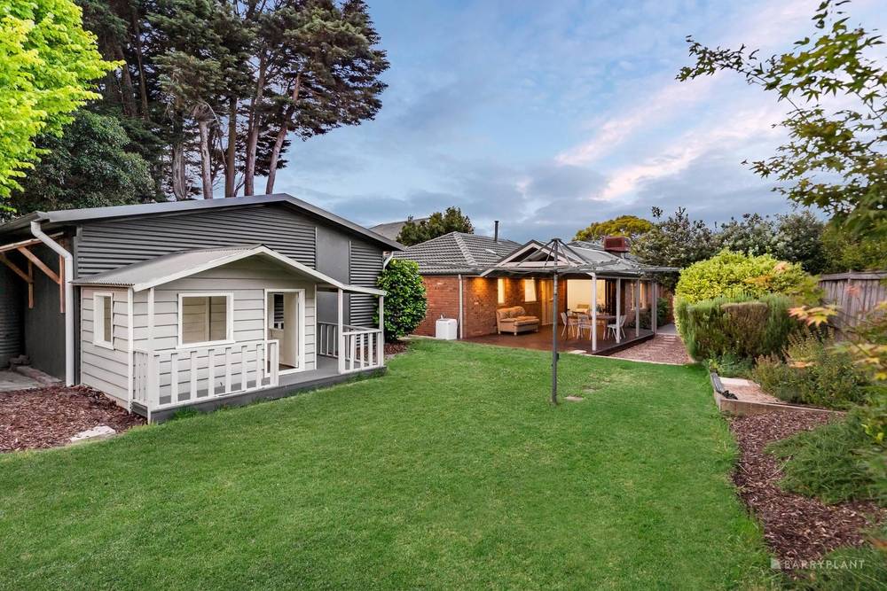 18 MOCKRIDGE STREET, WANTIRNA SOUTH, VIC 3152
