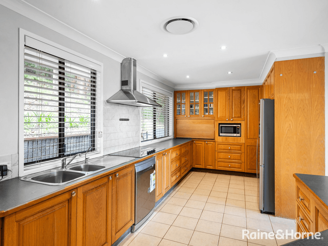 6 Christopher Close, WYOMING, NSW 2250