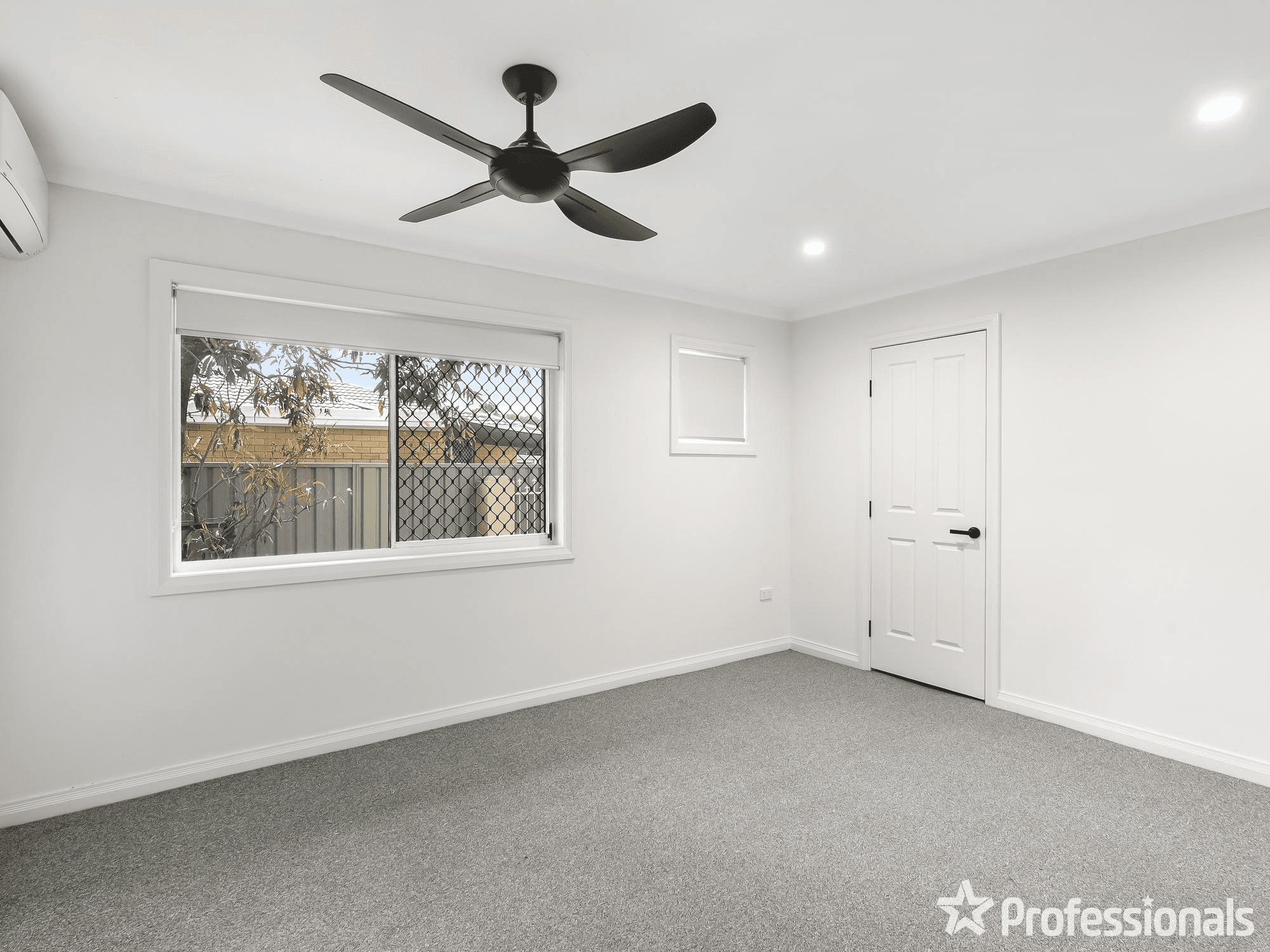 26 Dabchick Drive, BURLEIGH WATERS, QLD 4220