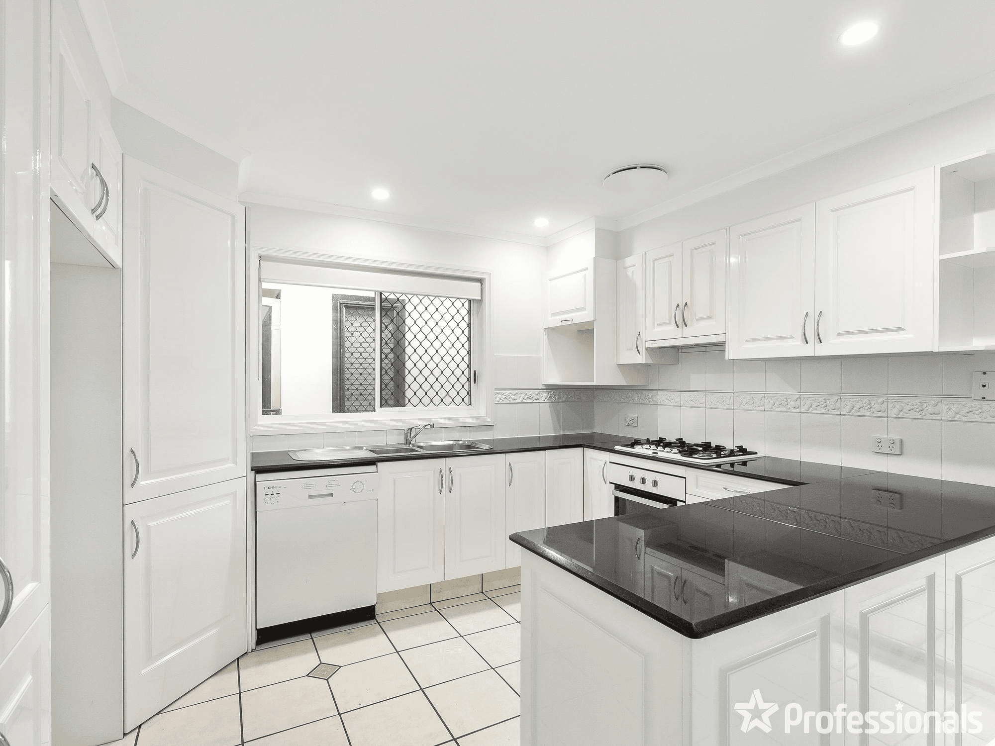 26 Dabchick Drive, BURLEIGH WATERS, QLD 4220
