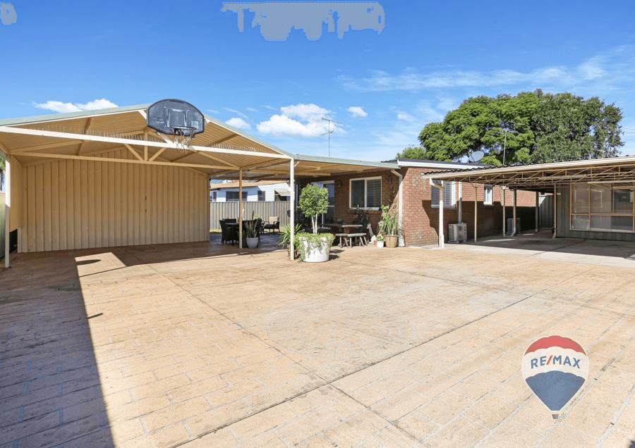 15 WINDERMERE AVENUE, CAMBRIDGE PARK, NSW 2747