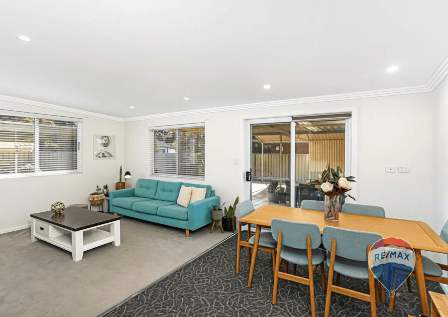 15 WINDERMERE AVENUE, CAMBRIDGE PARK, NSW 2747