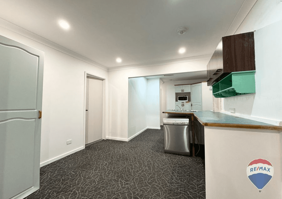 15 WINDERMERE AVENUE, CAMBRIDGE PARK, NSW 2747