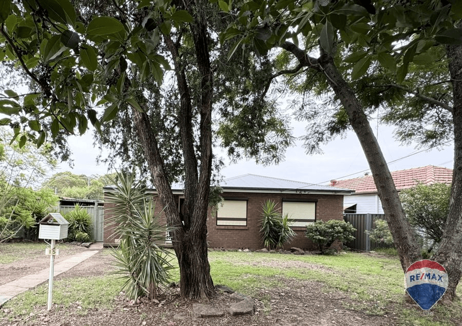 15 WINDERMERE AVENUE, CAMBRIDGE PARK, NSW 2747