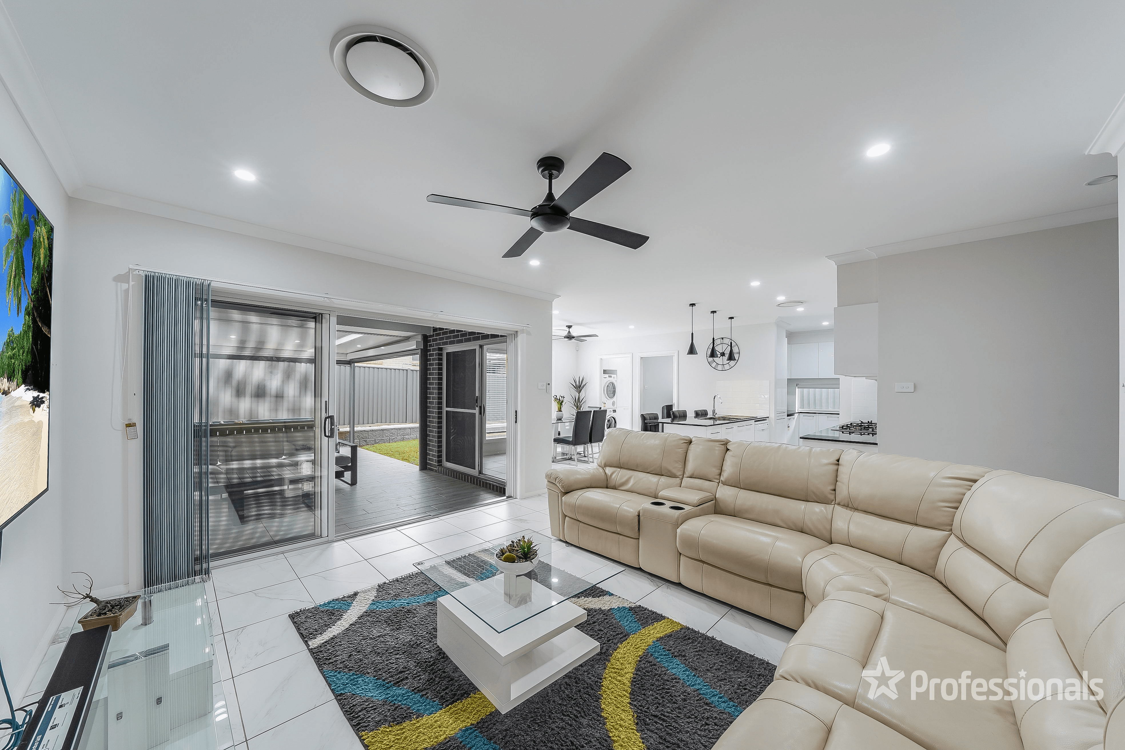 8 Leeuwin Road, GREGORY HILLS, NSW 2557