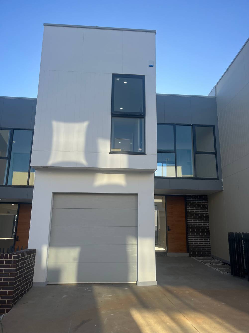 4 BEDROOMS HUGE TOWNHOUSES ( OPEN TO INSPECT ), BOX HILL, NSW 2765