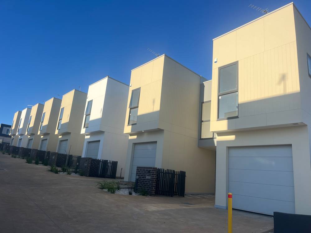 4 BEDROOMS HUGE TOWNHOUSES ( OPEN TO INSPECT ), BOX HILL, NSW 2765