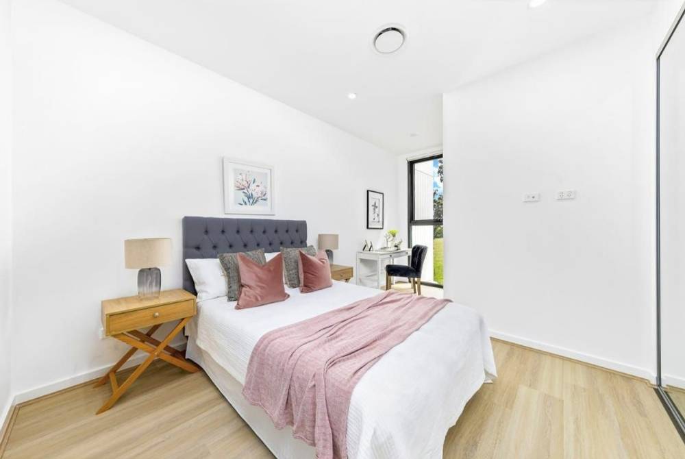 4 BEDROOMS HUGE TOWNHOUSES ( OPEN TO INSPECT ), BOX HILL, NSW 2765