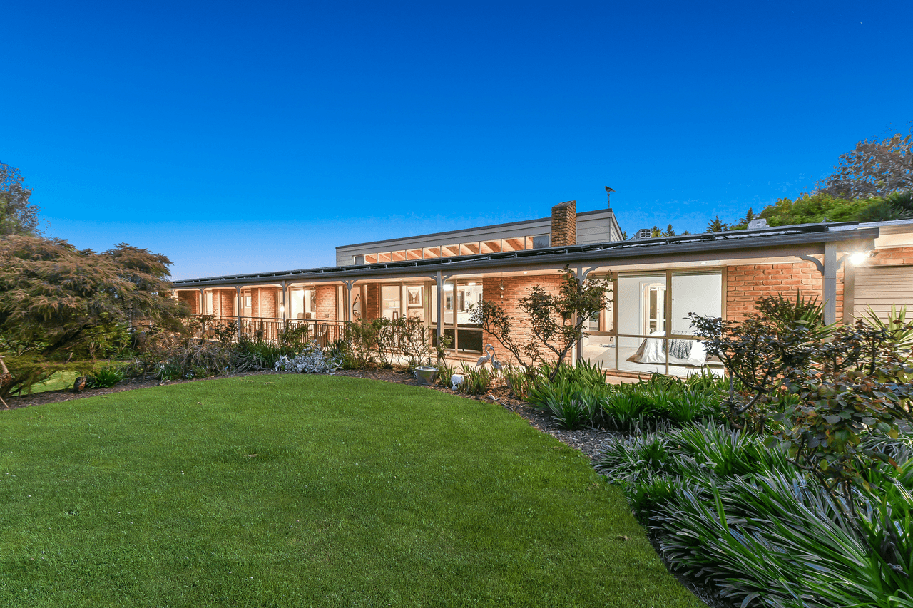 9 Kilgerron Court, NARRE WARREN SOUTH, VIC 3805