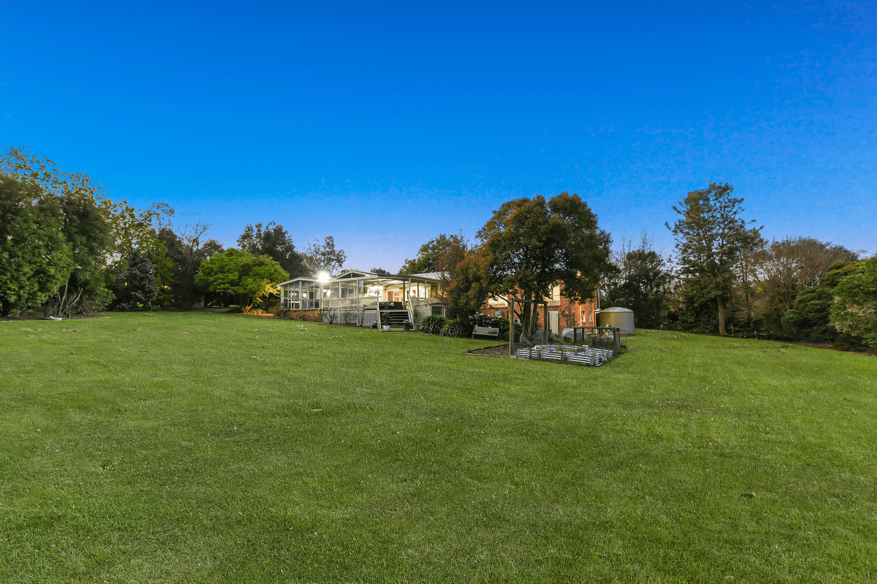 9 Kilgerron Court, NARRE WARREN SOUTH, VIC 3805