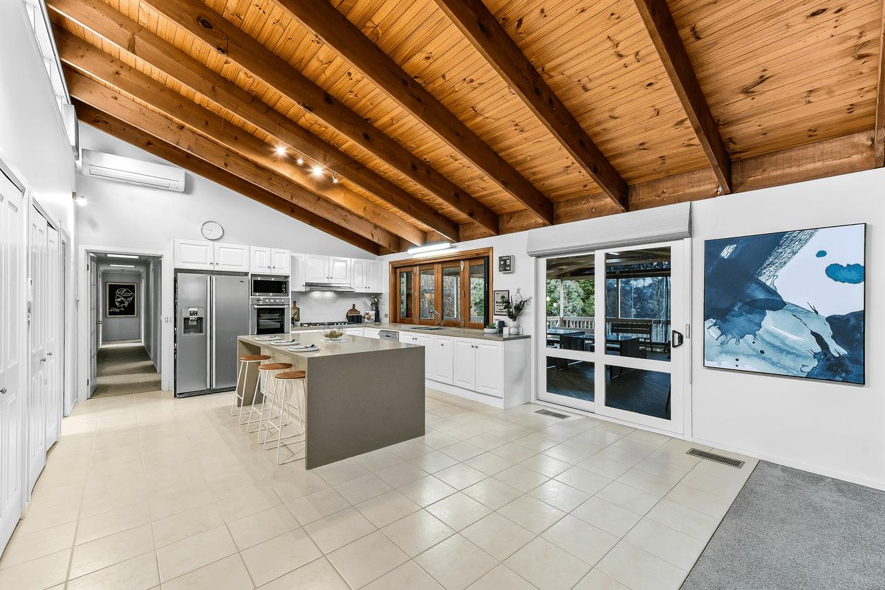 9 Kilgerron Court, NARRE WARREN SOUTH, VIC 3805