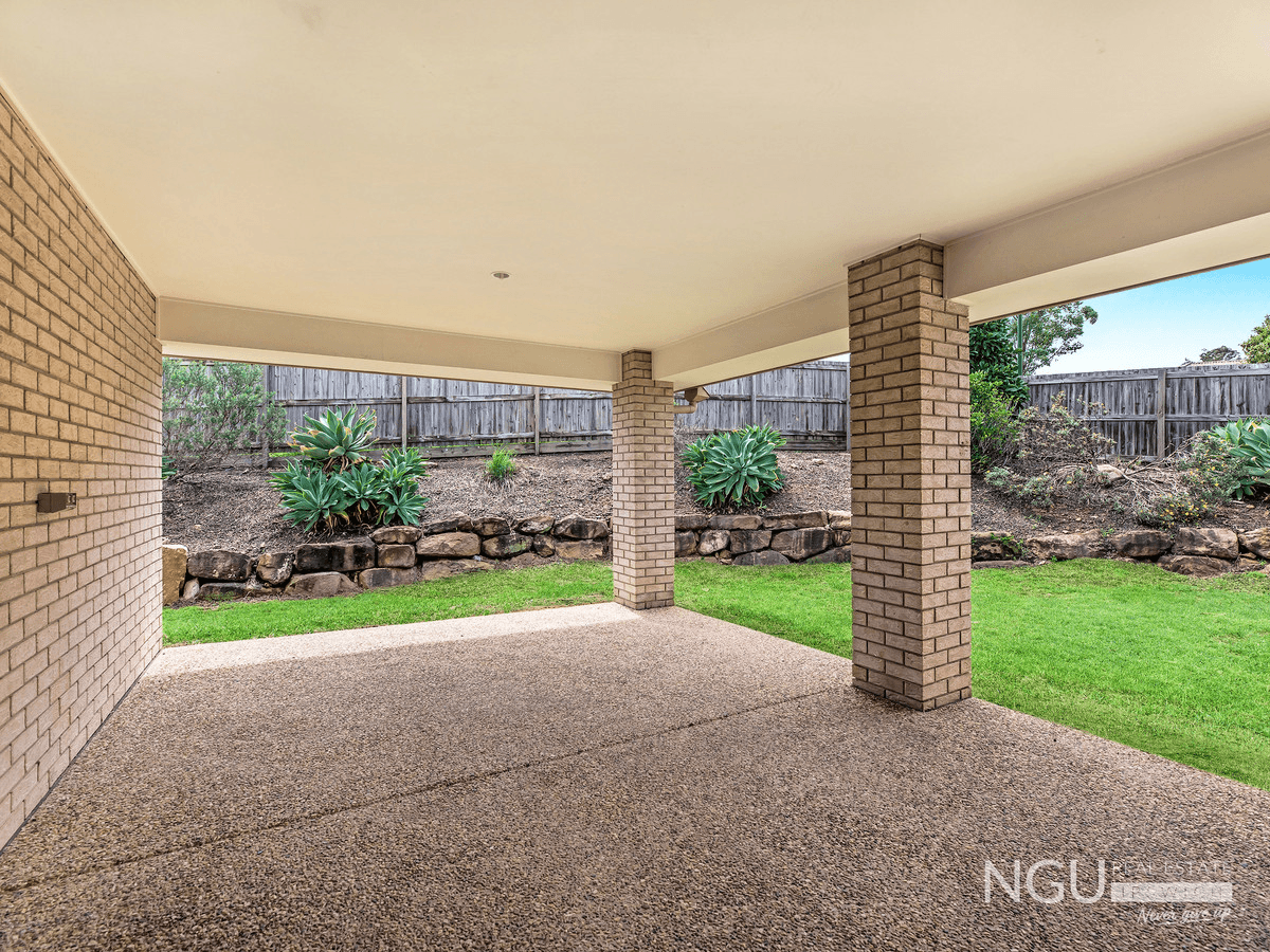 7 Atlantic Drive, BRASSALL, QLD 4305