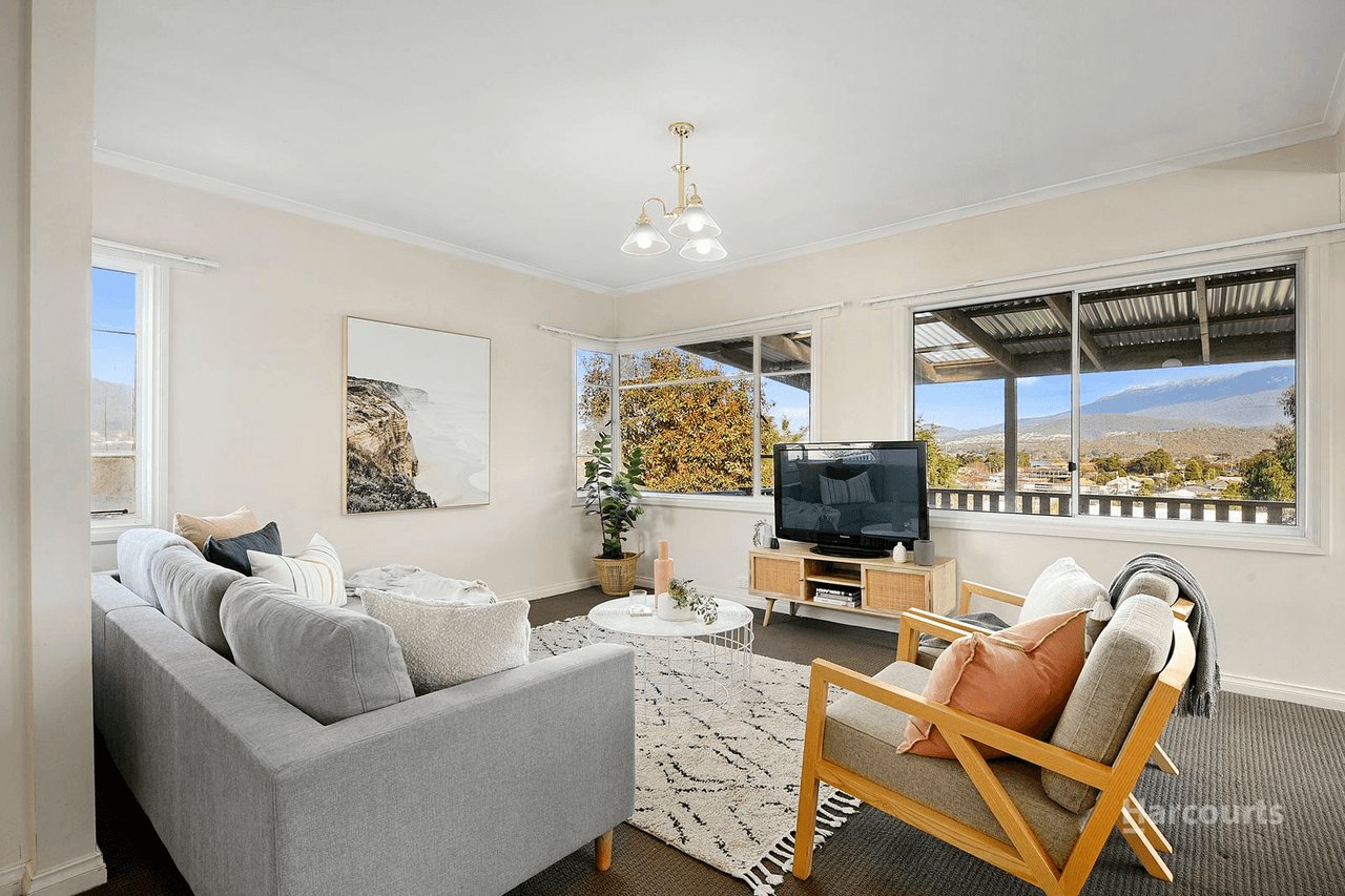 211 East Derwent Highway, LINDISFARNE, TAS 7015