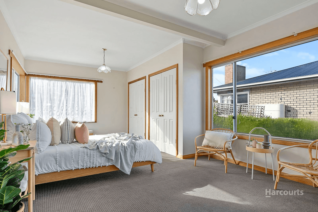 211 East Derwent Highway, LINDISFARNE, TAS 7015