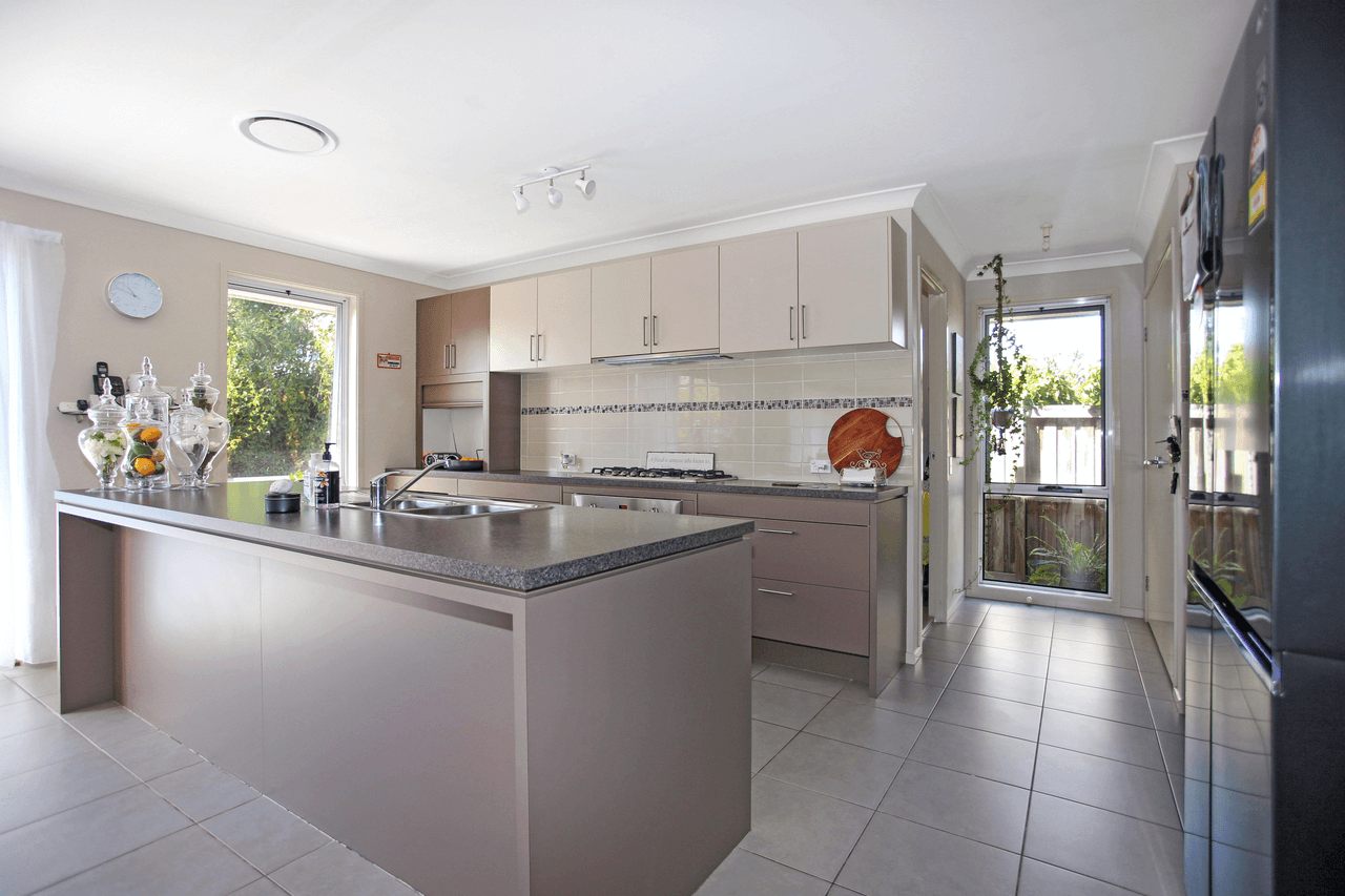 27 Coolabah Close, TEA GARDENS, NSW 2324