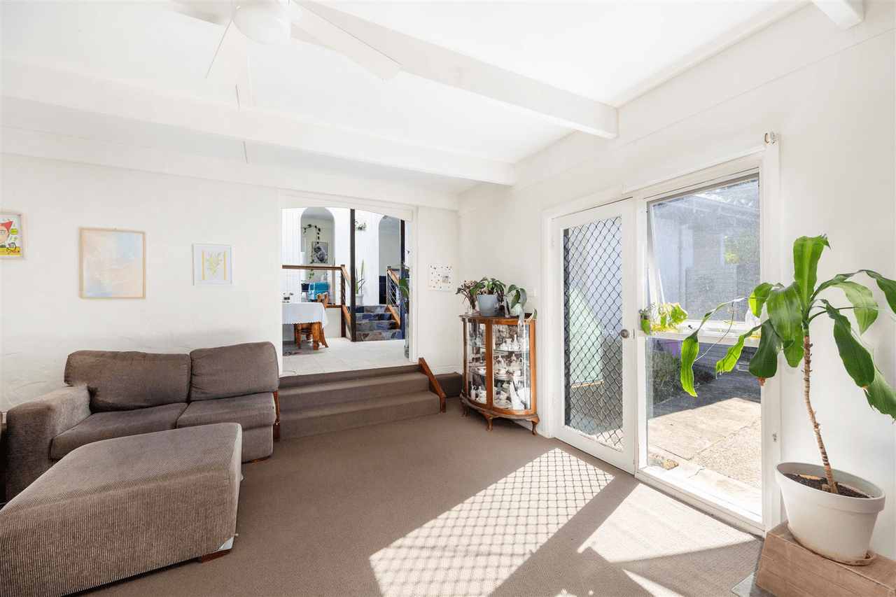 8 Ocean Street, MOLLYMOOK, NSW 2539