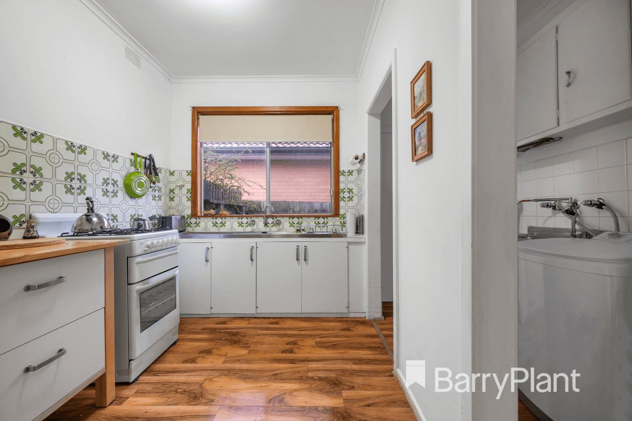 12 Avondale Avenue, St Albans, VIC 3021