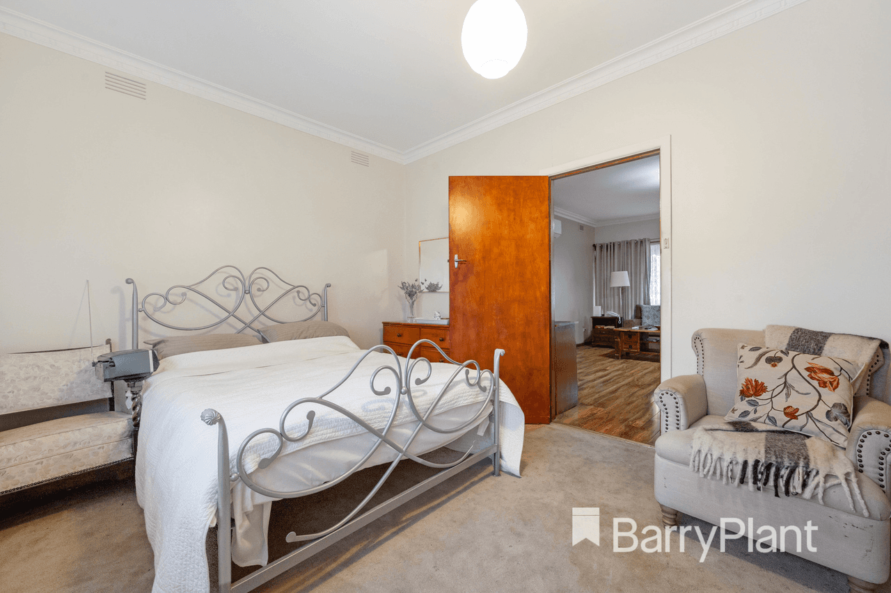 12 Avondale Avenue, St Albans, VIC 3021