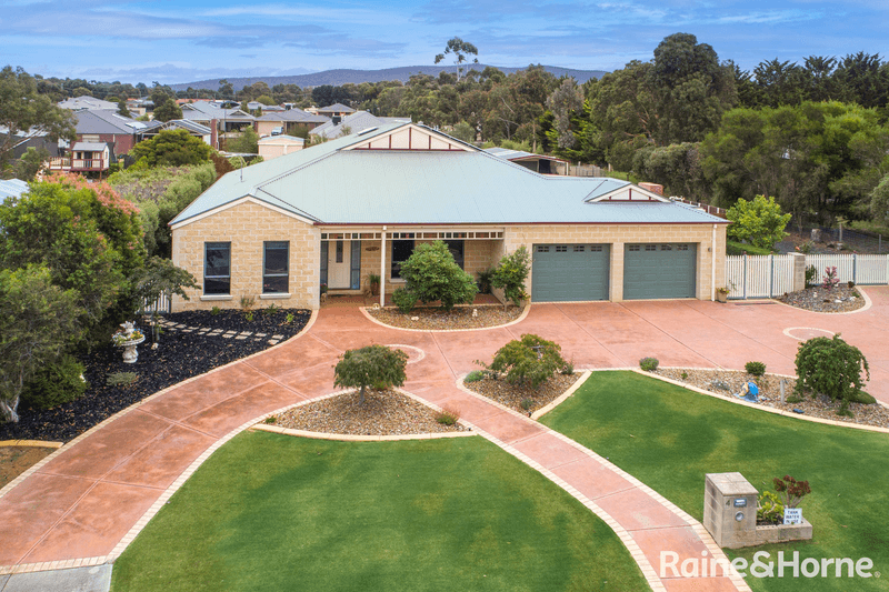 4 Rangeview Drive, RIDDELLS CREEK, VIC 3431