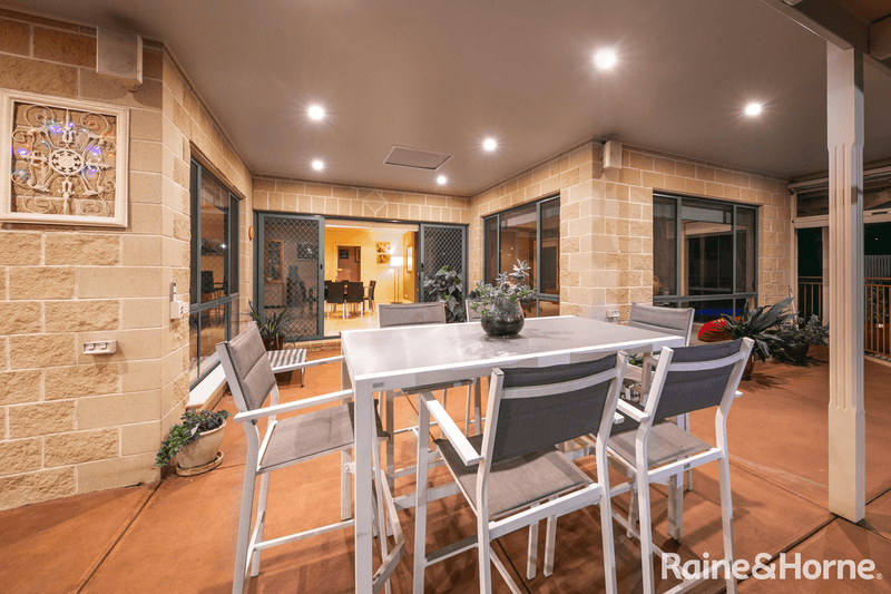 4 Rangeview Drive, RIDDELLS CREEK, VIC 3431