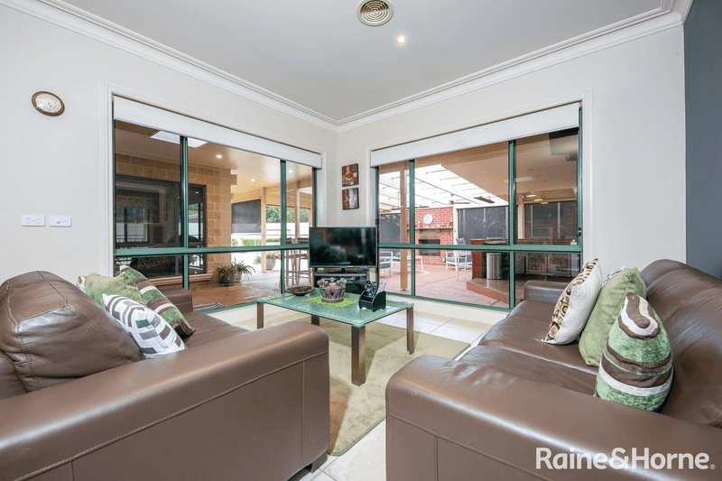 4 Rangeview Drive, RIDDELLS CREEK, VIC 3431